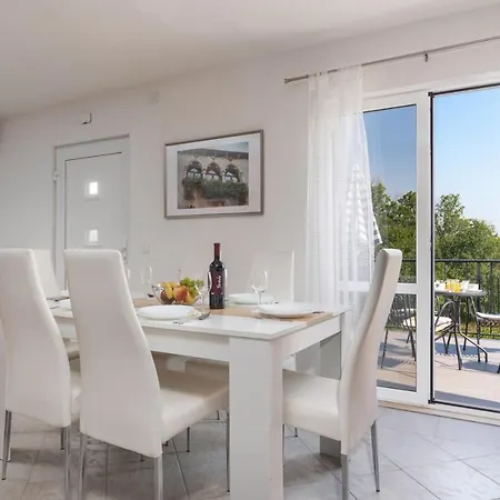 Oliva Apartment *